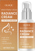 Crème Radiance de marque inconnue, texture douce et onctueuse présentée dans un pot blanc.